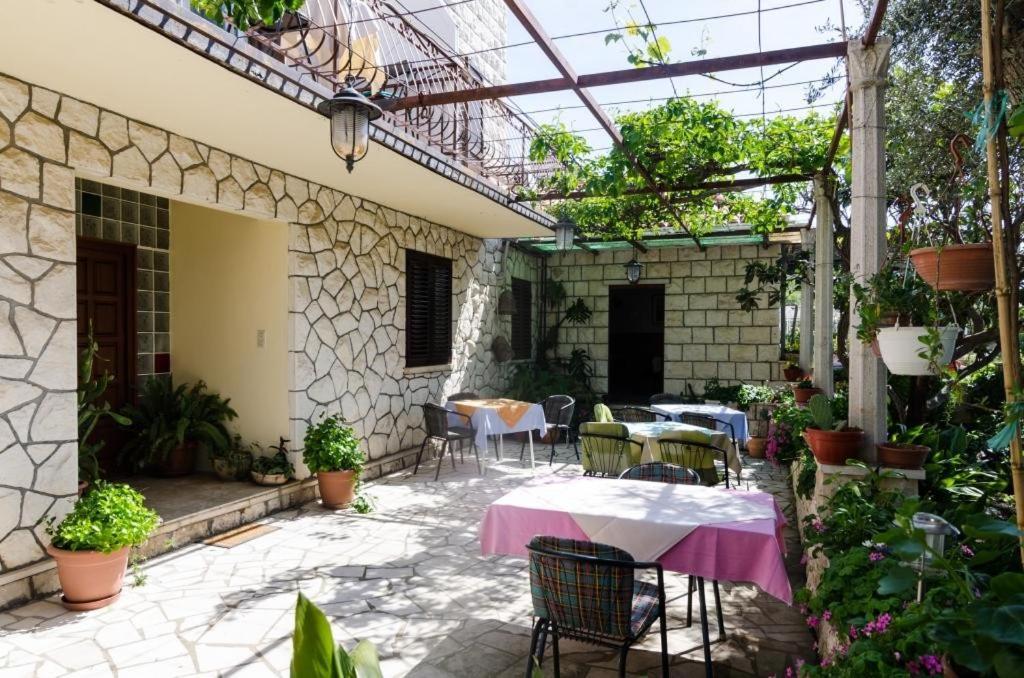 Guesthouse Moretic Orašac Rum bild